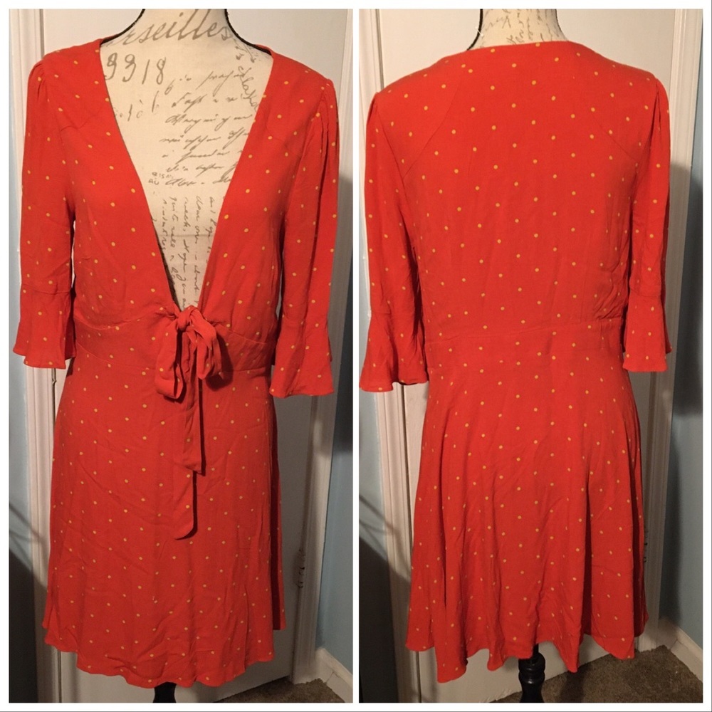 Low cut 3/4 sleeve mini dress